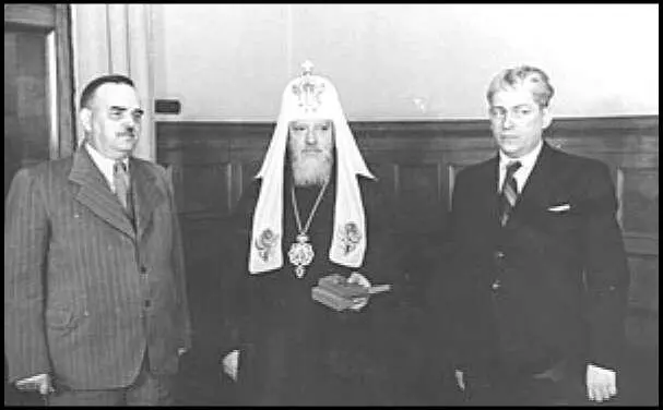 Председатель президиума Верховного Совета СССР Шверник слева и председатель - фото 6