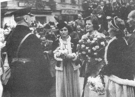 Адмирал Хорти считался едва ли не спасителем нации В январе 1920 года были - фото 21