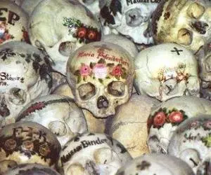 Ну а как украшение человеческие кости использовались по всей Европе а отнюдь - фото 13