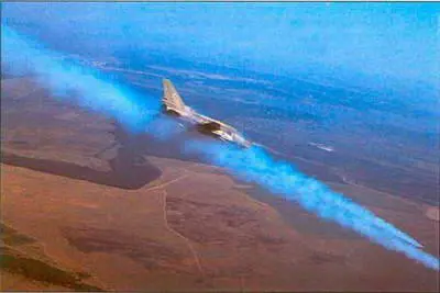 Пуск ракет с борта Су17 Производство Су17 началось в КомсомольскенаАмуре в - фото 120