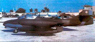 Самолет GOA37B один из немногих оставшихся самолетов 1992 г используется - фото 159