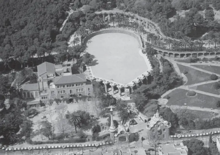 Антонио Гауди Парк Гуэл в Барселоне Аэрофотосъемка 19001914 На крыше храма - фото 41