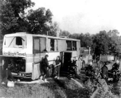 Сцена автобусной аварии 27 сентября 1986 года оборвавшей жизнь Клиффа - фото 21