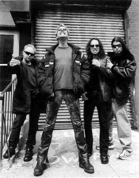 Все вместе группа Metallica в 2004м старше счастливее и трезвее чем - фото 42