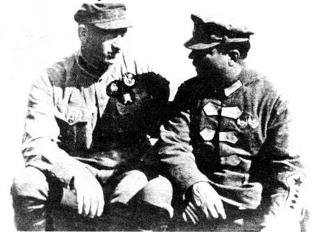 Два друга Ефремов и Ворошилов 1924 г Военный советник в Китае 1927 г - фото 5