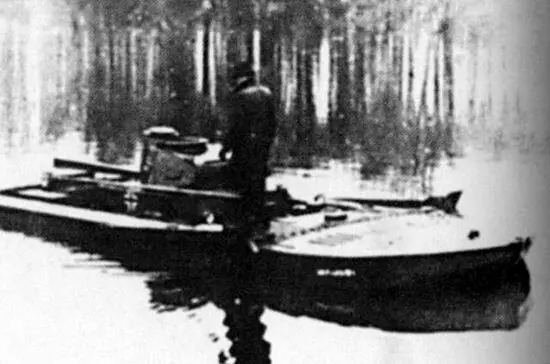 С помощью такого понтона любой танк PzII мог стать плавающим Советский - фото 26