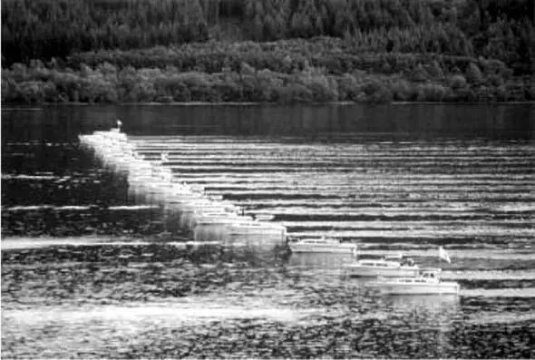 В октябре 1987 года 24 лодки прошли 24 мили по ЛохНессу создав такой - фото 20