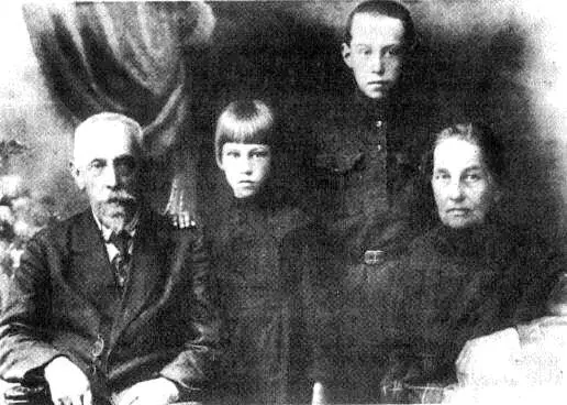 Е А Бунин его жена Настасья Карловна и их дети венной свежести морского - фото 26