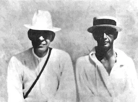 Фотография с надписью Бунина С В Рахманинов и И А Бунин Лето 1926 г - фото 46