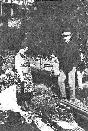 И А Бунин В Н Бунина Фотография с надписью Веры Николаевны В саду 1 - фото 59
