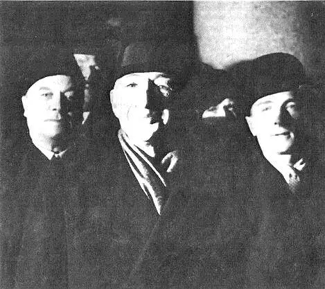 И А Бунин в Стокгольме на вокзале 1933 Обед мне принесли в каюту За - фото 60