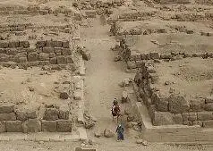 Рис 113 Дальние от Великой пирамиды мастабы Мастабы Западного некрополя еще - фото 114