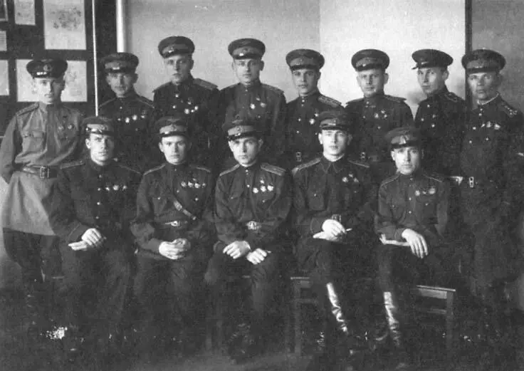 Герои Советского Союза Москва Академия ВВС 1944 г Учебная группа - фото 72