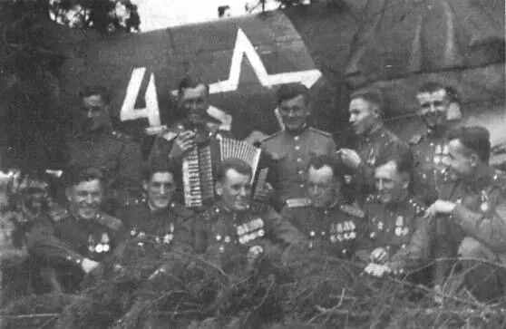 Летчики полка на отдыхе Германия 1 мая 1945 г Встреча ветеранов полка на - фото 75