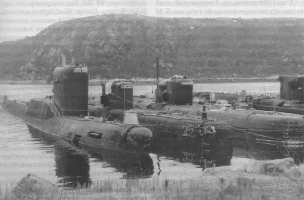 КС79 на отстое весна 1997 г На втором плане одна из АПЛ пр 675 С левого - фото 34