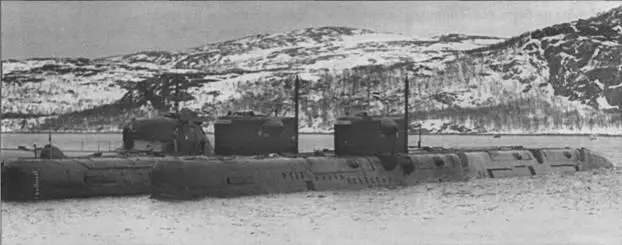 АПЛ пр 675МКи пр 675МКВ вероятно К1 на отстое пос Видяево зима 1998 - фото 39