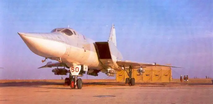 Бомбардировщик Tу22M3 Самолет оснастили трехопорным шасси Основные стойки - фото 110