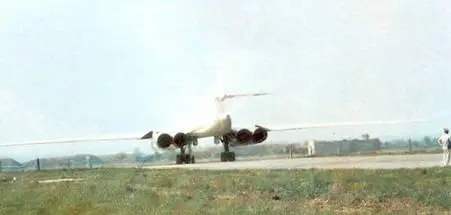 Самолет Ту160 вид сзади Взлет самолета Ту160 Однако у руководства - фото 130