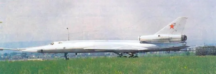 Ту22 готовится к старту Хвостовая часть самолета Ту22 Опытный самолет был - фото 99