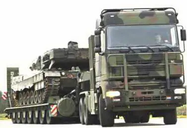 ДАФ XF95 6X6 2004 г Под нею поперечно располагался 2цилиндровый - фото 610
