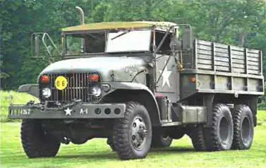 ДжиЭмСи М211 6X61955 г В 1953 г на шасси М135 была построена опытная - фото 685