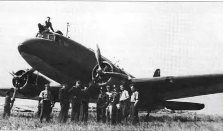 Ли2 2й эскадрильи 1952 г Экипаж самолета Ли2 В августе полк налетал - фото 4