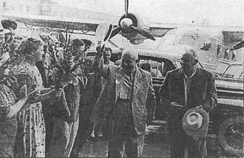 31 июля 1959 г Сотрудники ОКБ встречают НСХрущева и НВ Подгорного 1959 - фото 67