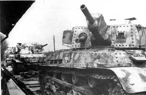 Разбитый Turan II ставший трофеем Красной Армии 1944 г На фото вверху - фото 168