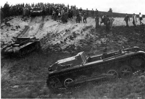 Учебные танки Fahrschulwagen Pzl Aus f В во время демонстрационных заездов - фото 176