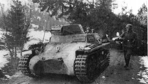 Легкий танк PzI AusfA из состава 40го танкового батальона специального - фото 183