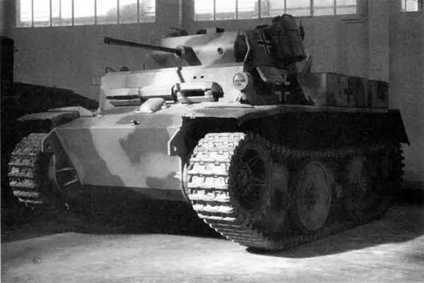 Легкий танк PzII AusfL в экспозиции танкового музея в Самюре Франция - фото 204