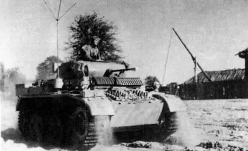 Легкий танк PzII AusfL из состава 4 го разведывательного батальона 4й - фото 206