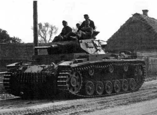 Танк PzIII Aus f F Восточный фронт 1941 г PzIIIJ лобовая броня - фото 216