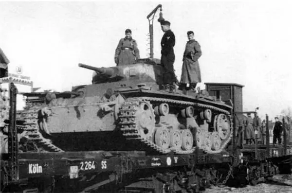 Средний танк PzIII AusfH на железнодорожной платформе Весной 1941 г PzIII - фото 219