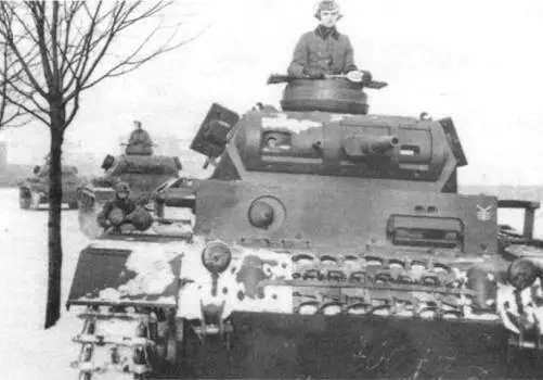 Командирский танк PzBfWglll AusfH 18я танковая дивизия Восточный фронт - фото 227