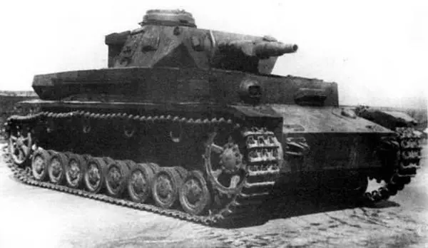 PzIV AusfF1 на НИБТПолигоне в Кубинке 1947 г Характерная деталь этой - фото 236
