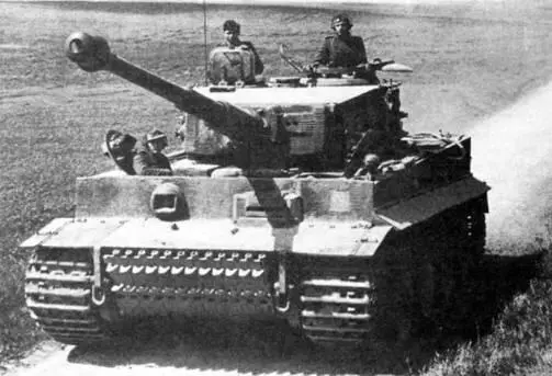 Tiger I из состава 101го тяжелого танкового батальона СС Франция весна 1944 - фото 268