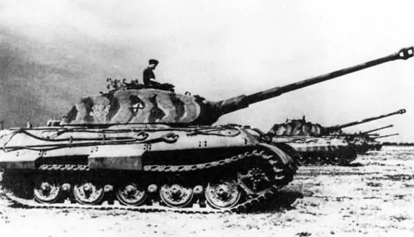 Королевские тигры из состава 3й роты 503го тяжелого танкового батальона на - фото 273