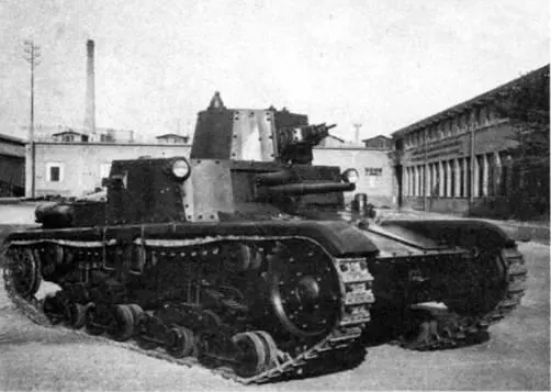 Первый прототип танка М1139 во дворе завода AnsaldoFossati в Генуе Июль 1939 - фото 303