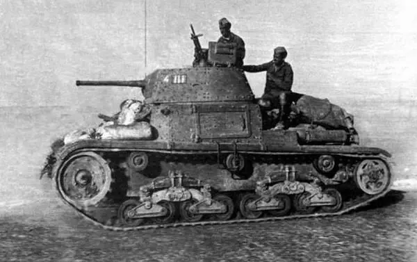 Средний танк Ml340 в североафриканской пустыне 1942 г Обращает на себя - фото 308