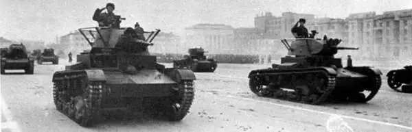 Танки Т26 обр 1938 г на параде в гКуйбышев ныне Самара 7 ноября 1941 - фото 366