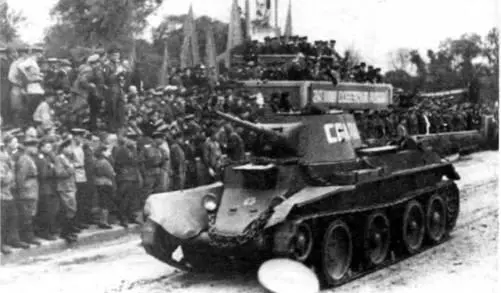 БТ7 на параде в честь победы над Японией в гВорошиловУссурийский 16 - фото 383