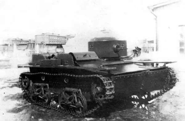 Малый плавающий танк Т38 вверху Колонна танков Т38 на учениях - фото 391