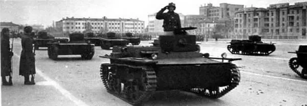Танки т38 во время парада в честь 24й годовщины Великой Октябрьской - фото 396