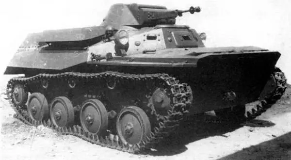 Легкий плавающий танк Т40 вверху Вид с кормы на легкий танк Т30 внизу - фото 397