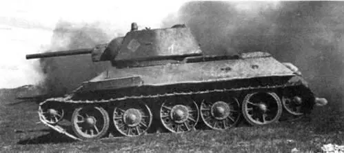 Т34 выпуска 1942 г с цельнолитым ведущим колесом без роликов Штампованная - фото 449