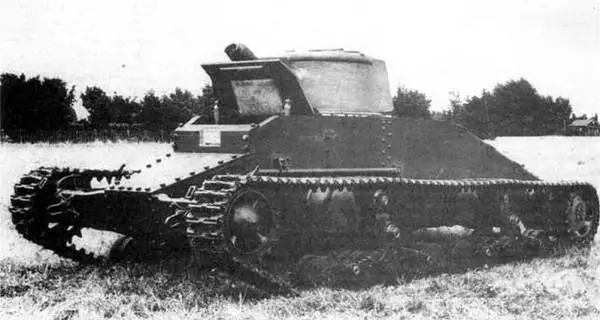 Прототип A11E1 пехотного танка Matilda I вверху Первый серийный пехотный - фото 52