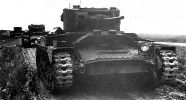Подразделение танков Валентайн IV на марше Западный фронт 1942 г Кроме - фото 78