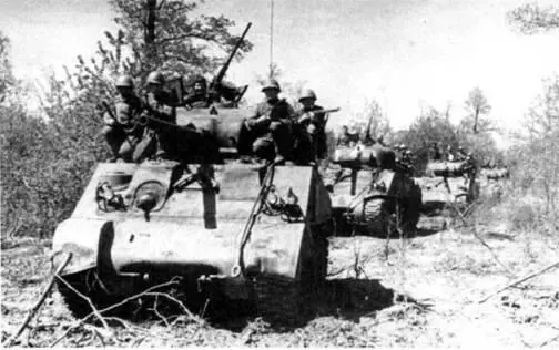 Колонна танков М4А2 Красной Армии с десантом на броне 1943 год Несмотря на - фото 83