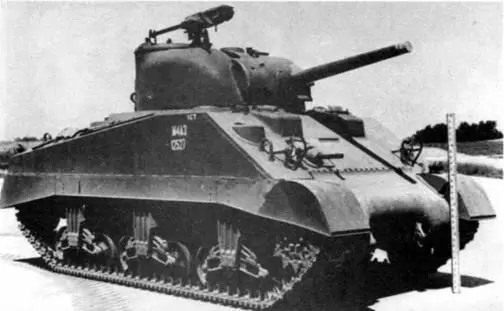М4АЗ позднего выпуска Экипаж танка M4A376W 1й танковой дивизии занят - фото 86